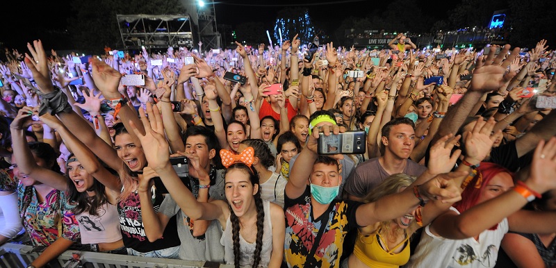 ГРОЗИЦА СУБОТЊЕ ВЕЧЕРИ НА ЕГЗИТУ: Луда ноћ на Петроварадину